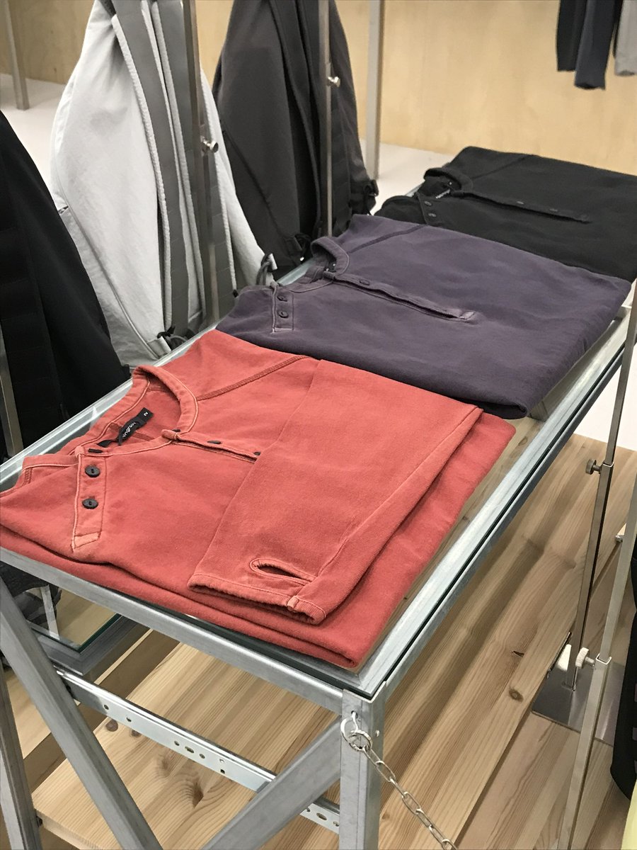 해칭룸 ss 보러 갓는데
어떤 남자 생각만 남