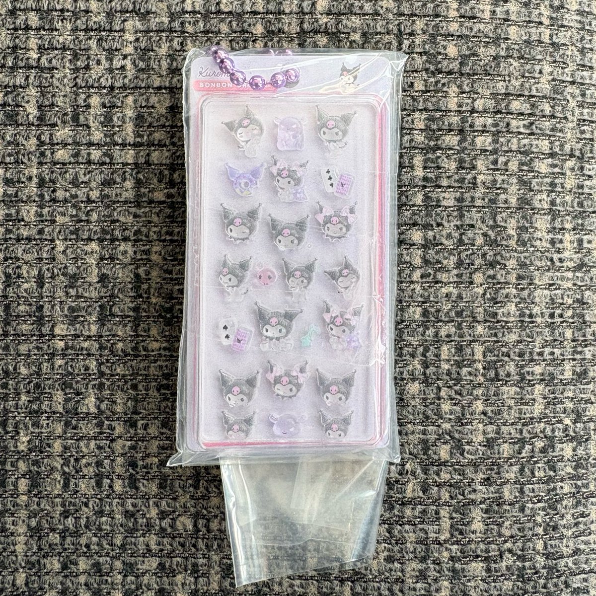 にょん tweet media