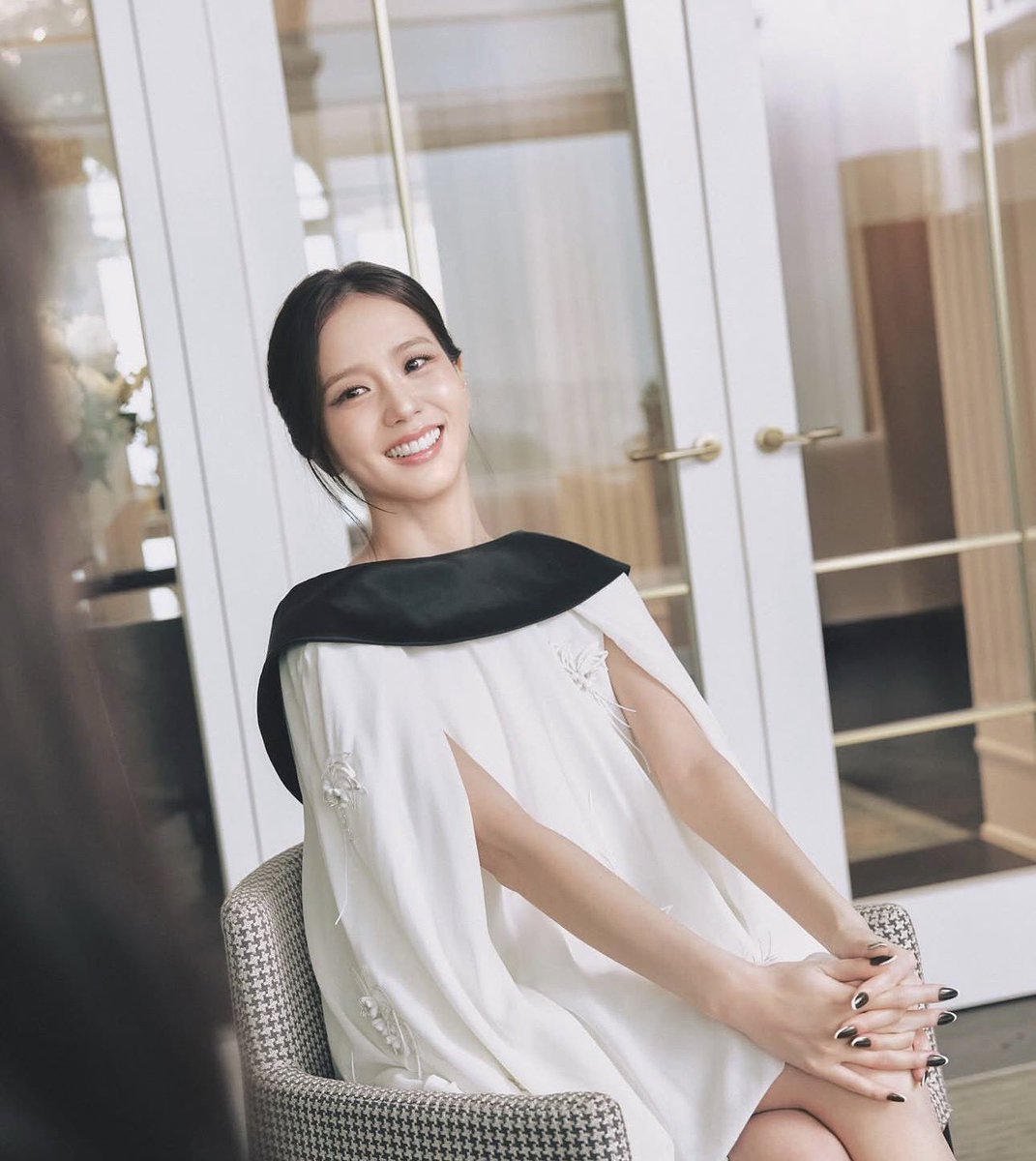 JISOO NEWS tweet media