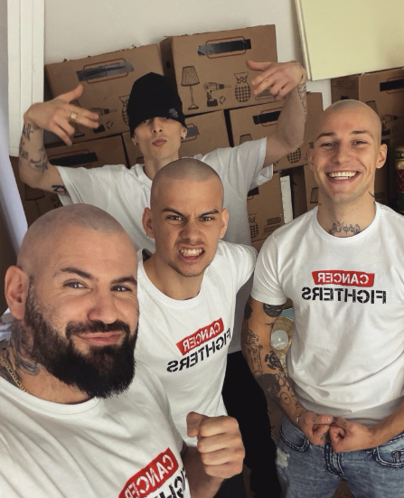 WojtekKardys's tweet image. Najlepsza akcja charytatywna od lat dzieje się właśnie na naszych oczach - stream Łatwogang właśnie uzbierał 11 milionów złotych na walkę z rakiem!! ♥️

Ale od początku, Cancer Fighters to fundacja, która od 2015 roku wspiera dzieci i dorosłych w walce z chorobami nowotworowymi