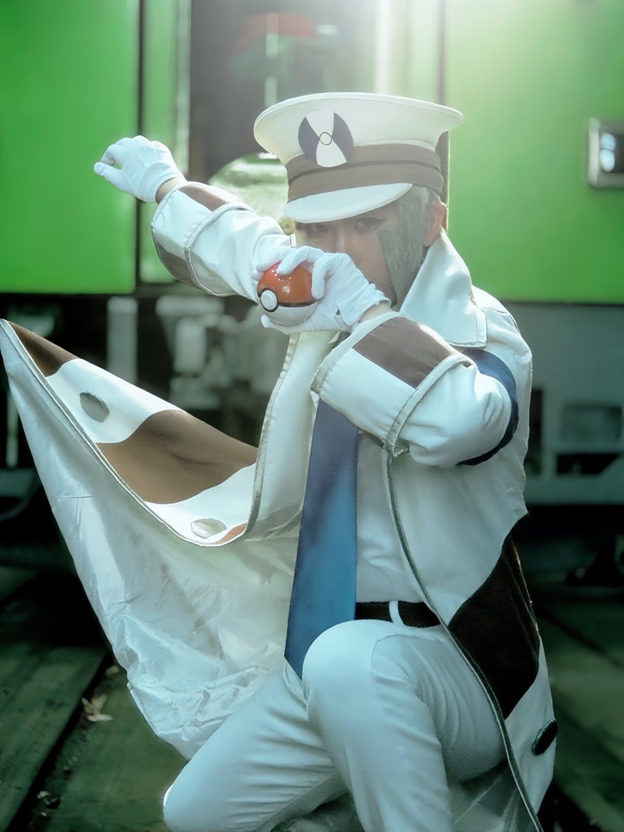 cos ポケットモンスターBW
サブウェイマスター クダリ

ここまで　来たね！
キミの　実力　正しいか
ボクが　確かめる
全力で　出発　進行！

Photo：ゆべし さん