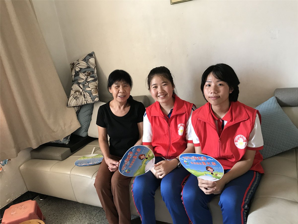 AbdulhakPzrckl's tweet image. Volunteered at the community food drive today! Packed 200+ meals for low-income families with amazing teammates. Small acts, big smiles. #CommunityVolunteering #LoveInAction