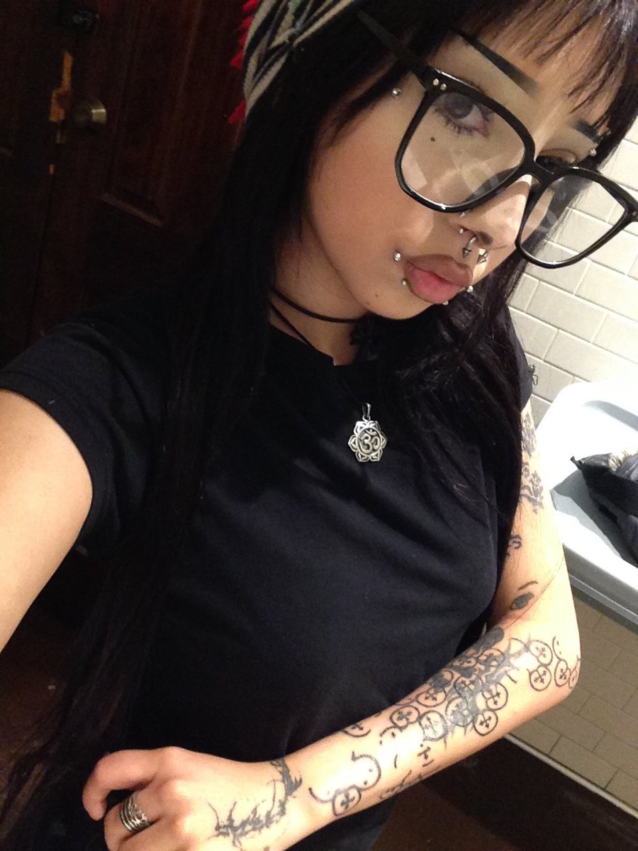 eatmyfleshoff tweet media