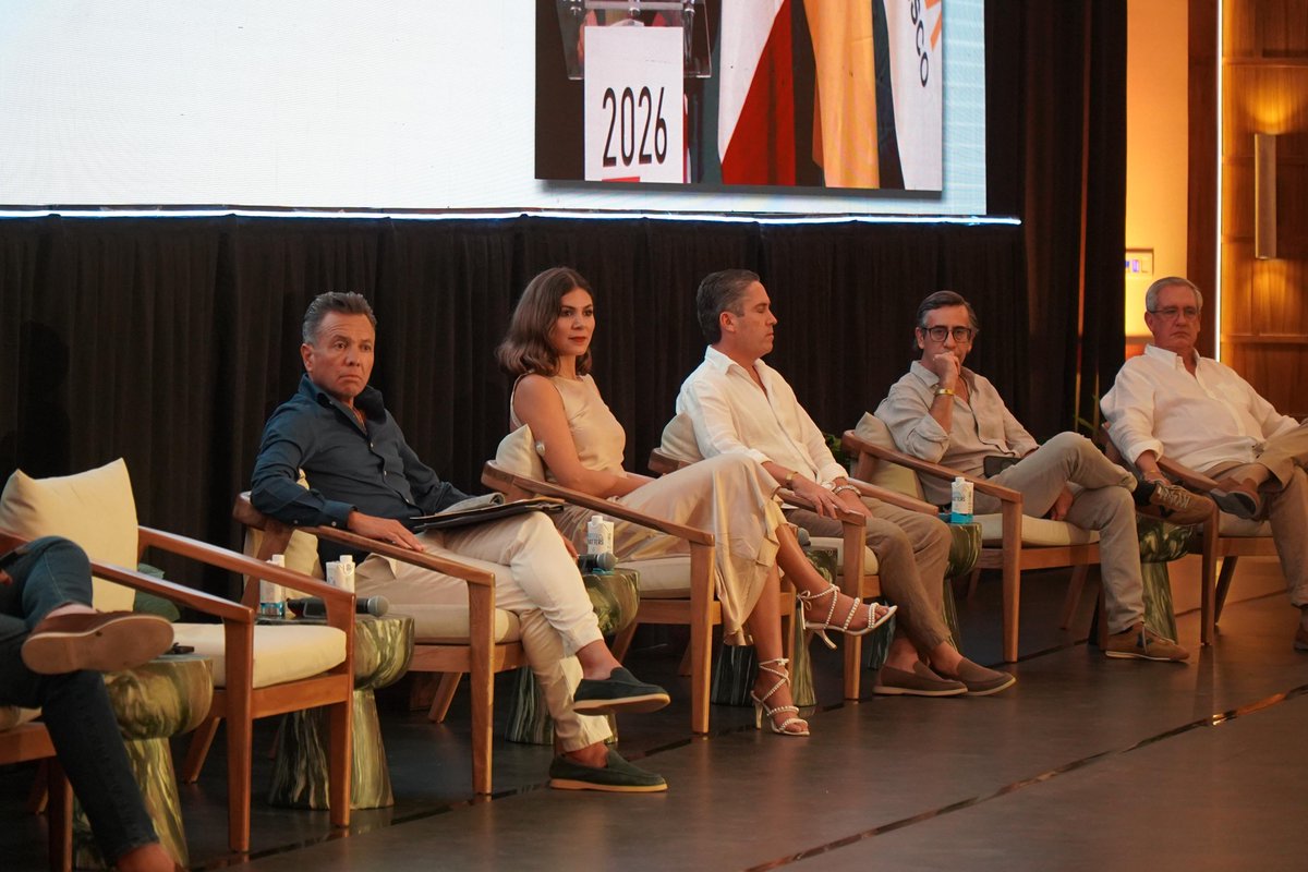 MonicaMgn's tweet image. Acompañamos al gobernador @PabloLemusN a presentar el proyecto para el acceso a vivienda social en #Jalisco. 

En equipo garantizamos el derecho a la vivienda de las familias jalisciences.