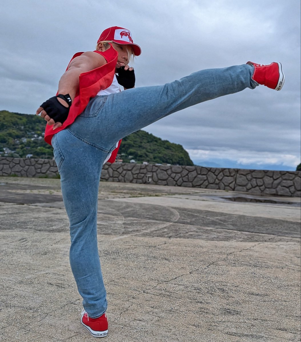 real_baki_kyo's tweet photo. テリー
ファイヤーキック

比較するとなかなかの再現度な気がします。

#筋トレ #ストリートファイター６ #格ゲー #コスプレ #TerryBogard
#StreetFighter6 #Cosplay #snk https://t.co/vXgdAFwc6K