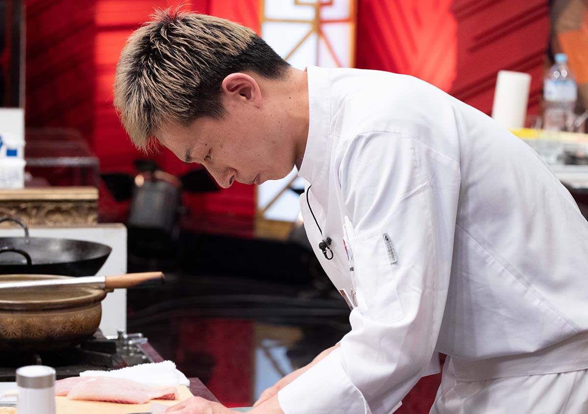 chef1_gp's tweet photo. ◤　　優勝決定戦
　鍋の新・定番を作れ！◢

中国料理
　コンクールキラー
　◤　花田洋平　◢

ジャンルレス
　無冠の帝王
　◤　山下泰史　◢

料理人No.1の座に輝くのは誰だ！？
#シェフ1 https://t.co/Ib7f9bP4S6