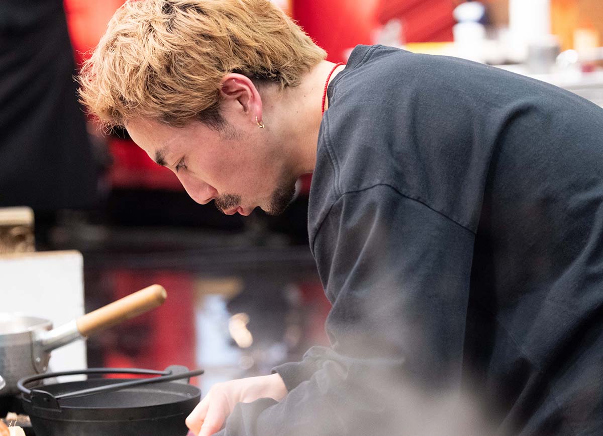 chef1_gp's tweet photo. ◤　　優勝決定戦
　鍋の新・定番を作れ！◢

中国料理
　コンクールキラー
　◤　花田洋平　◢

ジャンルレス
　無冠の帝王
　◤　山下泰史　◢

料理人No.1の座に輝くのは誰だ！？
#シェフ1 https://t.co/Ib7f9bP4S6