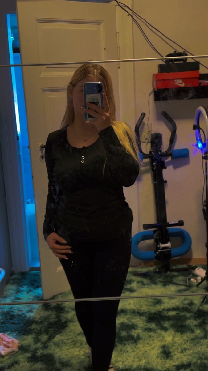 AbbyMarblexx's tweet photo. Fully clothed… and chubby… so you probably won’t say hi🥹
#confidence
#love
#singlemom
#youngmon
#single https://t.co/59X3Bjmzvt