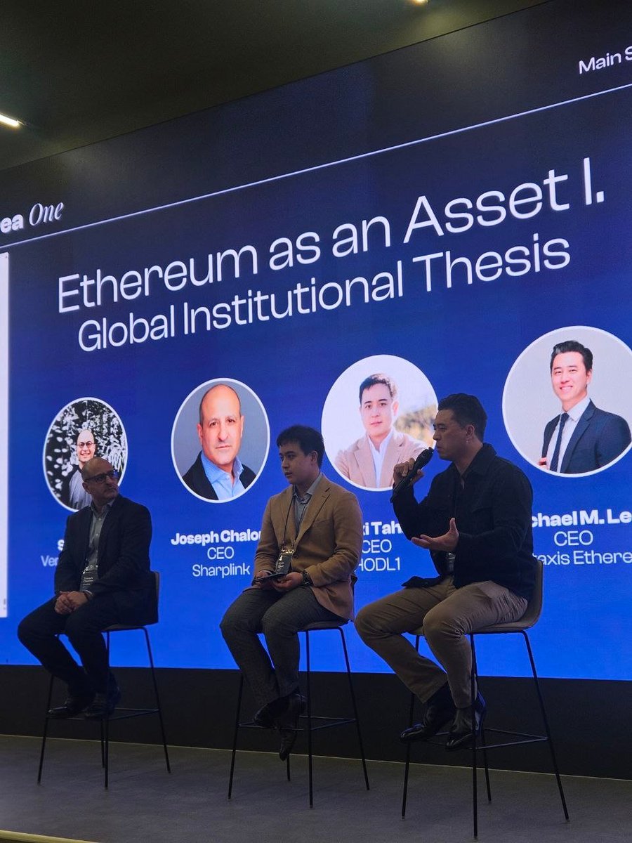 ParataxisETH's tweet photo. [Recap] Ethereum Korea One(#EK1)  

지난 주, 이더리움 코리아 컨소시엄(@ethereumkoreaio) 주최 #EK1 행사에 파라택시스이더리움이 General Sponsor로 함께했습니다! 🤝

📍 Panel: Ethereum as an Asset I. Global Institutional Thesis
@s3unha (@lavavc_) 님의 진행으로, 글로벌 2위 규모의 $ETH DAT @joechalom  (@Sharplink CEO), 일본 $ETH 생태계를 견인하는 @_namahagesan (@HODL1_2345  CEO) 님과 함께 하며 이명훈(@michaelparaeth ) 대표가 한국의 DAT 선두주자로서 인사이트를 나누었습니다.

1️⃣ 상장사의 신뢰: 철저한 규제 준수와 투명한 거버넌스를 통해 구축한 기관용 Verified Gateway
2️⃣ 레거시 시너지: DB 보안 및 SW 개발 역량과 이더리움 DAT 사업의 시너지를 살려 새로운 비즈니스 기회 창출
3️⃣ 스테이킹 지표: " $ETH 의 상당 물량이 스테이킹된 것은 자산에 대한 강력한 확신의 증거" 이더리움의 굳건한 ��더멘덜 확인

현재 아시아 2위 이더리움 플랫폼 상장사로서, 앞으로도 대한민국 이더리움 인프라와 생태계의 성장에 기여하고 함께 성장하겠습니다.

Backing the Future, Powered by $ETH

Parataxis Ethereum