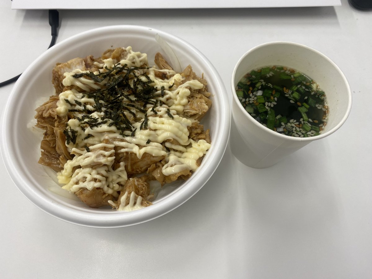monky_turbo's tweet photo. 久しぶりにローストチキンコオロギさんのキッチンカーが来ていたのでお昼はこれ‼️
めっちゃ美味しいよ‼️
#ローストチキンコオロギ
#RCK https://t.co/DfeEKqPw2S