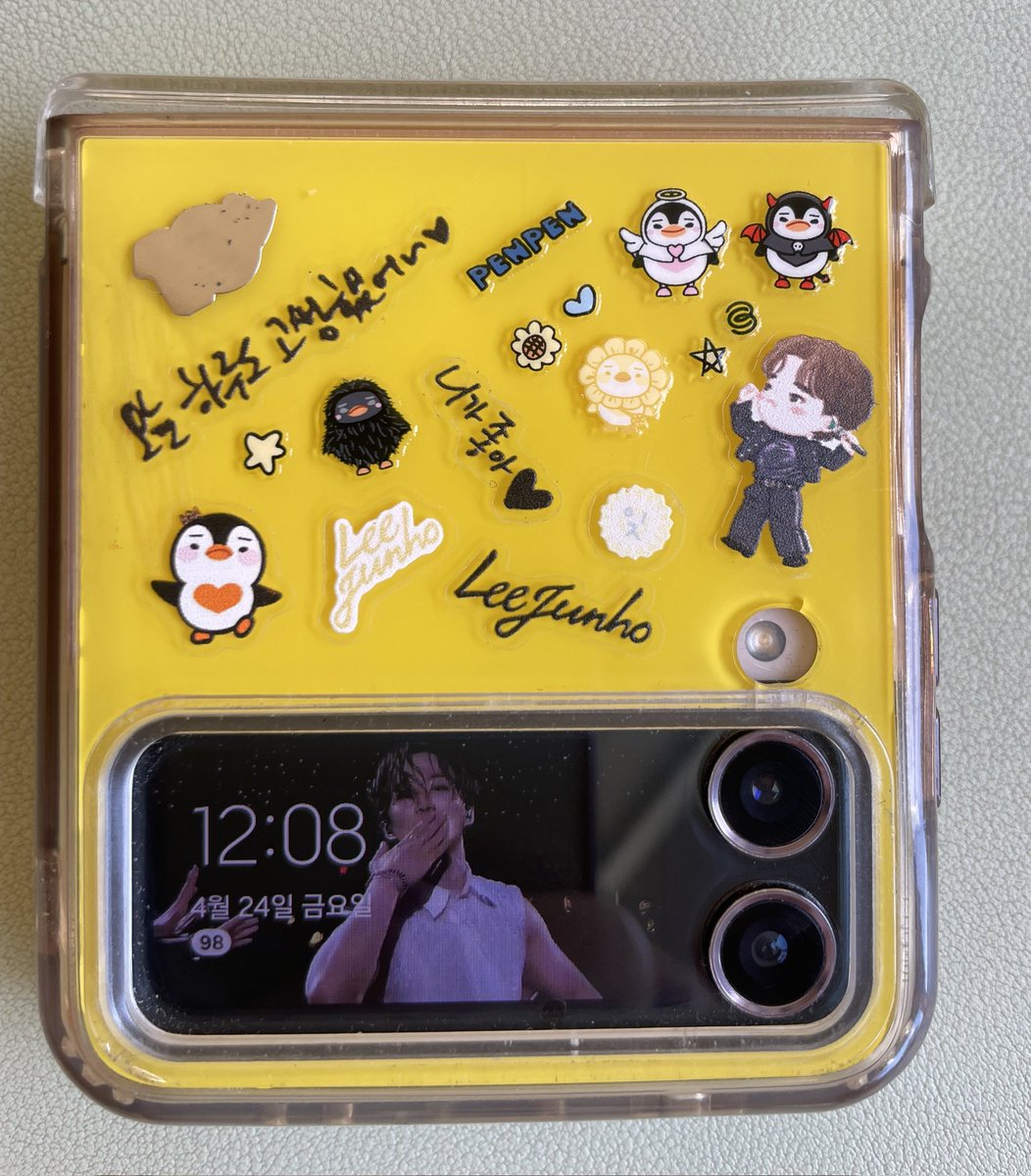 나도...스티커로 폰꾸며봄ㅋㅋ
도톰한 엠보느낌..너무 이쁘다