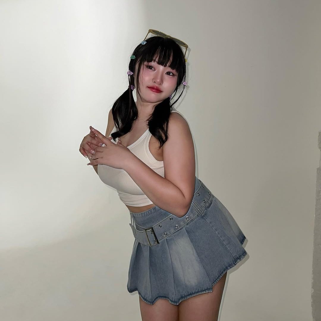 ㅤㅤㅤ

friday    photoshoot    with    T R O F I    brand    at   modex's    studio.    the    look   is   simple   yet   extra   cute,   right?    hshshs.    wish   me   luck!
ㅤㅤㅤ
ㅤ