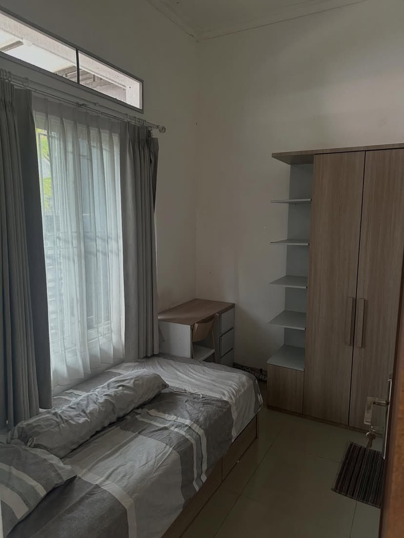 ___panthat's tweet photo. hi mahasiswi Malang! ready kost khusus putri, 3 kamar (km dalam) 1,2 jt dan 1 kamar (km luar) 1jt
jl. Taman nusa indah daerah Suhat,
fasilitas: 
kamar Mandi dlm (water heater), full furnished, Include Wifi, air, listrik,Carport, Dapur bersama #kosmalang https://t.co/D3JOWV1BGH