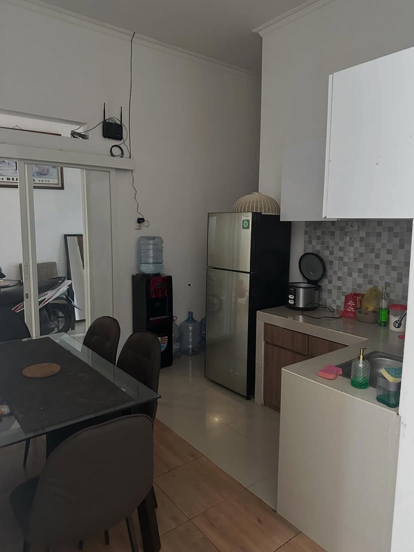 ___panthat's tweet photo. hi mahasiswi Malang! ready kost khusus putri, 3 kamar (km dalam) 1,2 jt dan 1 kamar (km luar) 1jt
jl. Taman nusa indah daerah Suhat,
fasilitas: 
kamar Mandi dlm (water heater), full furnished, Include Wifi, air, listrik,Carport, Dapur bersama #kosmalang https://t.co/D3JOWV1BGH