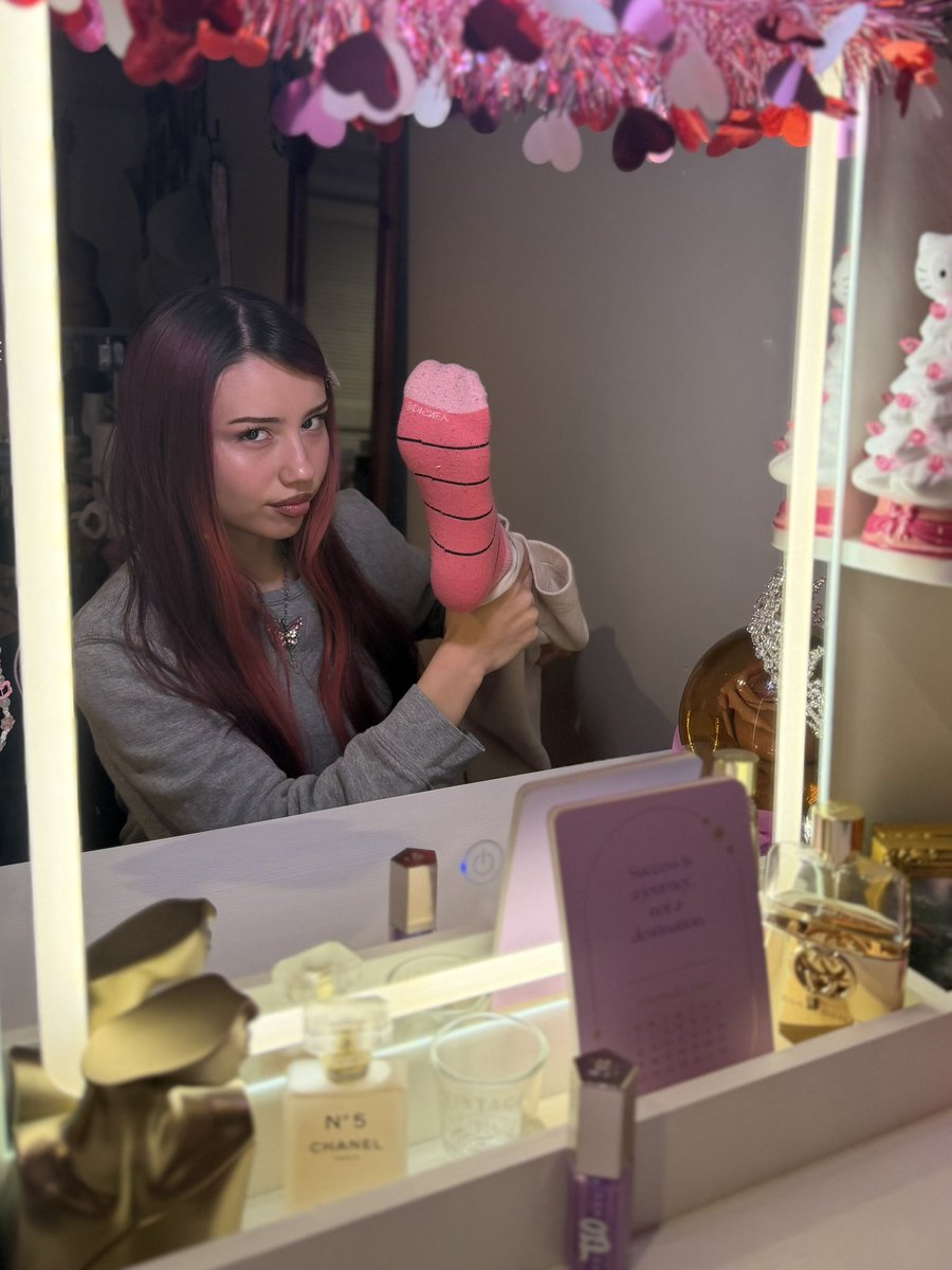 channellebag's tweet image. What do you think they smell like?
#prettyfeet #latina #socks