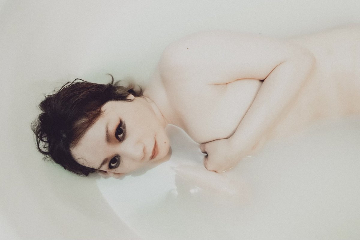 白湯に添う視線。

photo by <a href="/kurosakisangan/">黒崎 三眼 K3</a> 
黒崎三眼さん

model えつこ

#被写体えつこ 
#カメラマンさんと繋がりたい
#写真好きな人と繫がりたい 
#ポートレート好きな人と繋がりたい 
#北海道在住 
#pasha_magazine