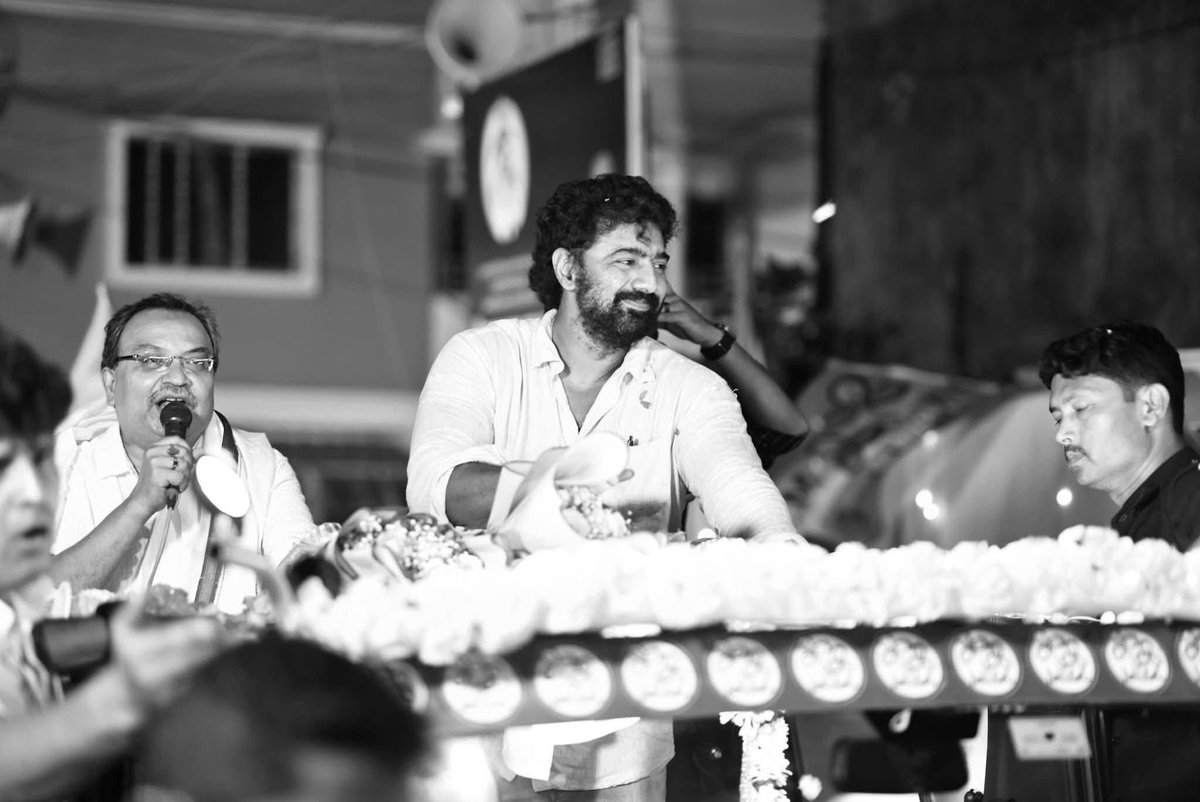 CineBuff2003's tweet image. আজ বেলেঘাটায় ভোটের প্রচারে দেব 
#Dev #Megastar #Vote #fblifestyle