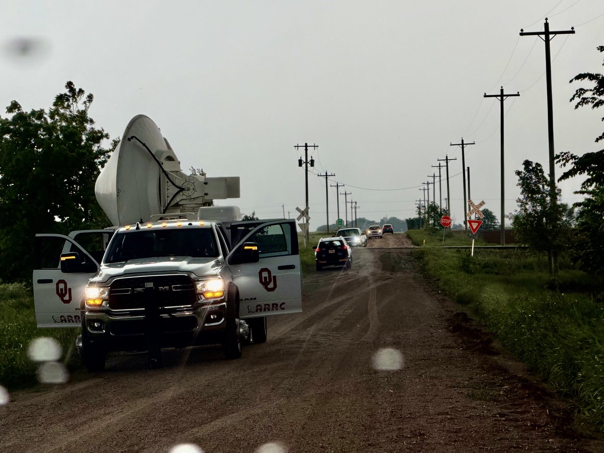 ItsJustRFD's tweet photo. Had a satellite rope tornado dancing around it just moments before. Have some video of that I’ll upload in a bit. Near Braman, Oklahoma a few hours ago. https://t.co/4JlfKniGBE