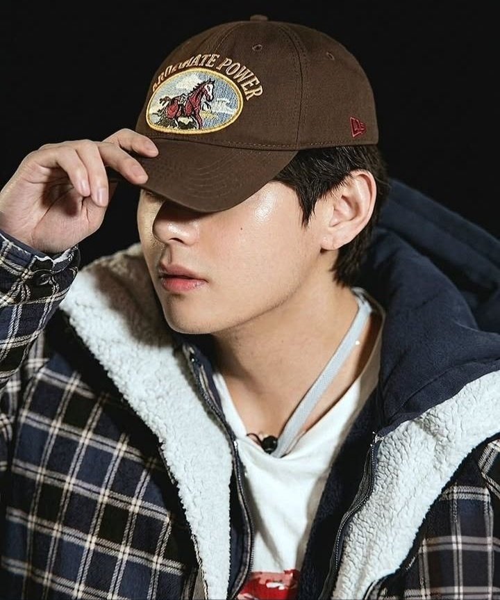 Kim Taehyung (BTS) tweet media