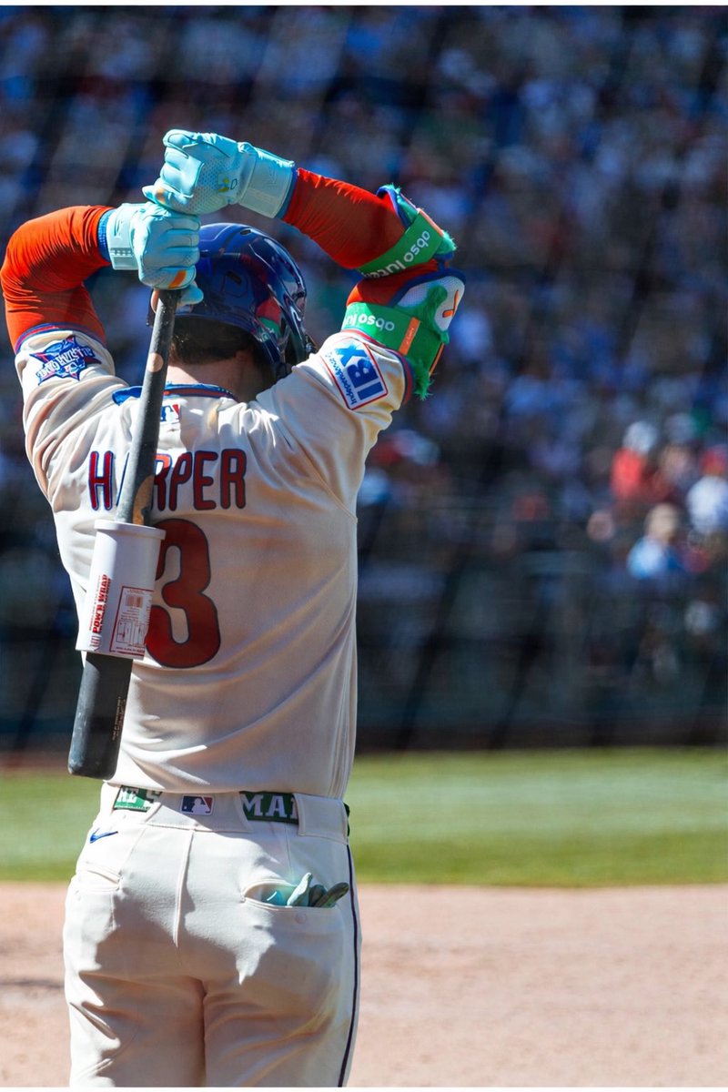 MLB_bh's tweet image. 当分買いません🥸
autograph買いました3️⃣
RC ファーストhome run チケット買いました🎫
ミニバット買いました
ユニフォーム（フィリーズ、ナショナルズ、WBC）買いました
節目のtoppsはPSAに出しました（保存用）

ハーパーがＮｏ．１です👍

#topps
#BryceHarper