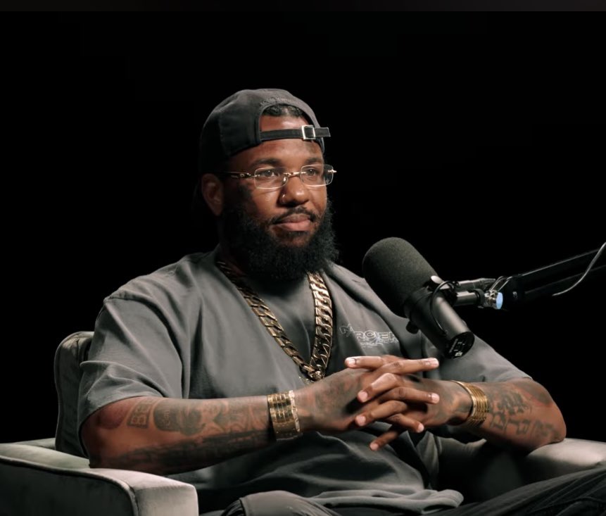 yzyupdates tweet media