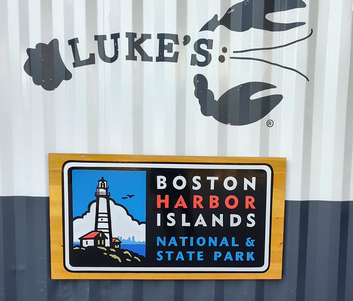 TheBostonIrish's tweet photo. Boston Harbor is rich in maritime sculpture, statues, signage and murals. #meetboston @BostonHarborNow @34islandsboston https://t.co/3uS1mh8Rk7