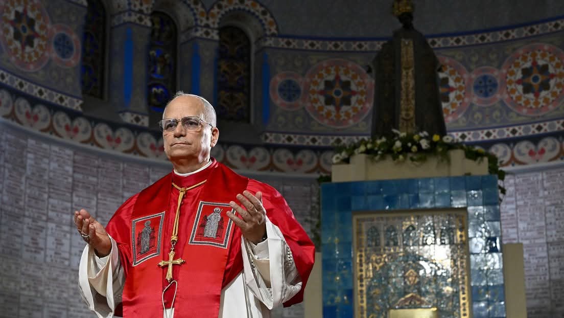 SaludGuantanamo's tweet image. 🔴#PapaLeón XIV: "No puedo estar a favor de la guerra". Insistió este jueves en su mensaje antibelicista, al emprender viaje de regreso al #Vaticano tras finalizar su gira por #África. "Me gustaría alentar la continuación del diálogo por la #paz..." ➡️cubasi.cu/noticia/leon-x…