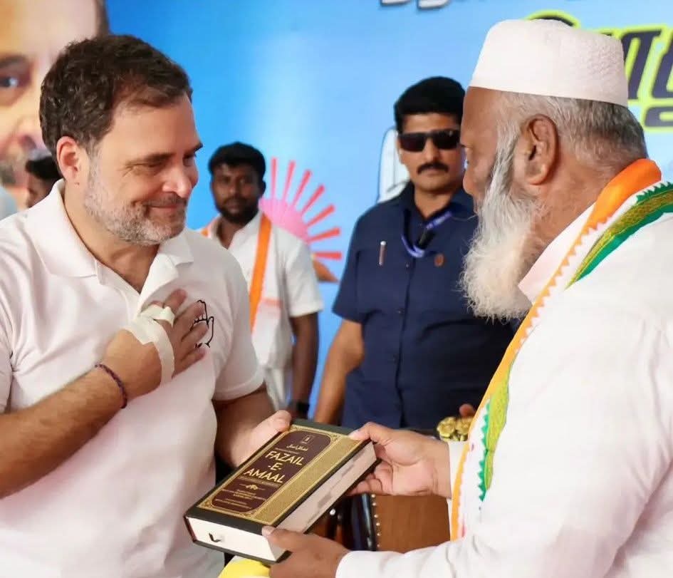 Aas_MSaifi's tweet photo. आखिर इस किताब को देना का क्या मतलब?
क्या अब राहुल गांधी हदीस सीखेंगे..! ? https://t.co/JRyXkc9sV9