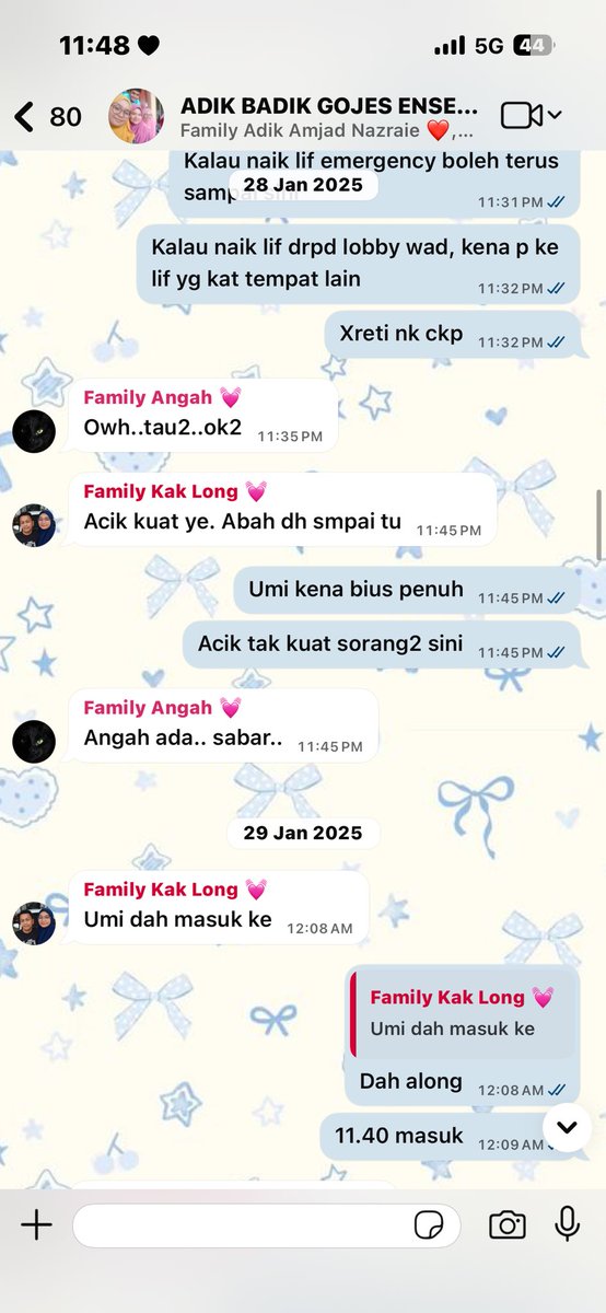 Yuuniy__'s tweet photo. Lepas hantar umi betul2 MASUK OT sbb dr suruh masuk &amp; baca doa dgn doctors, settle baca doa, umi disorong masuk OT, aku keluar je dari perkarangan OT terus jatuh terduduk, tak rasa kaki, airmata berjurai. Thanks to auntie Chinese yg tlg ‘bangunkan’ saya pimpin p kat kerusi 🥺😭 https://t.co/XhAvIyBa22