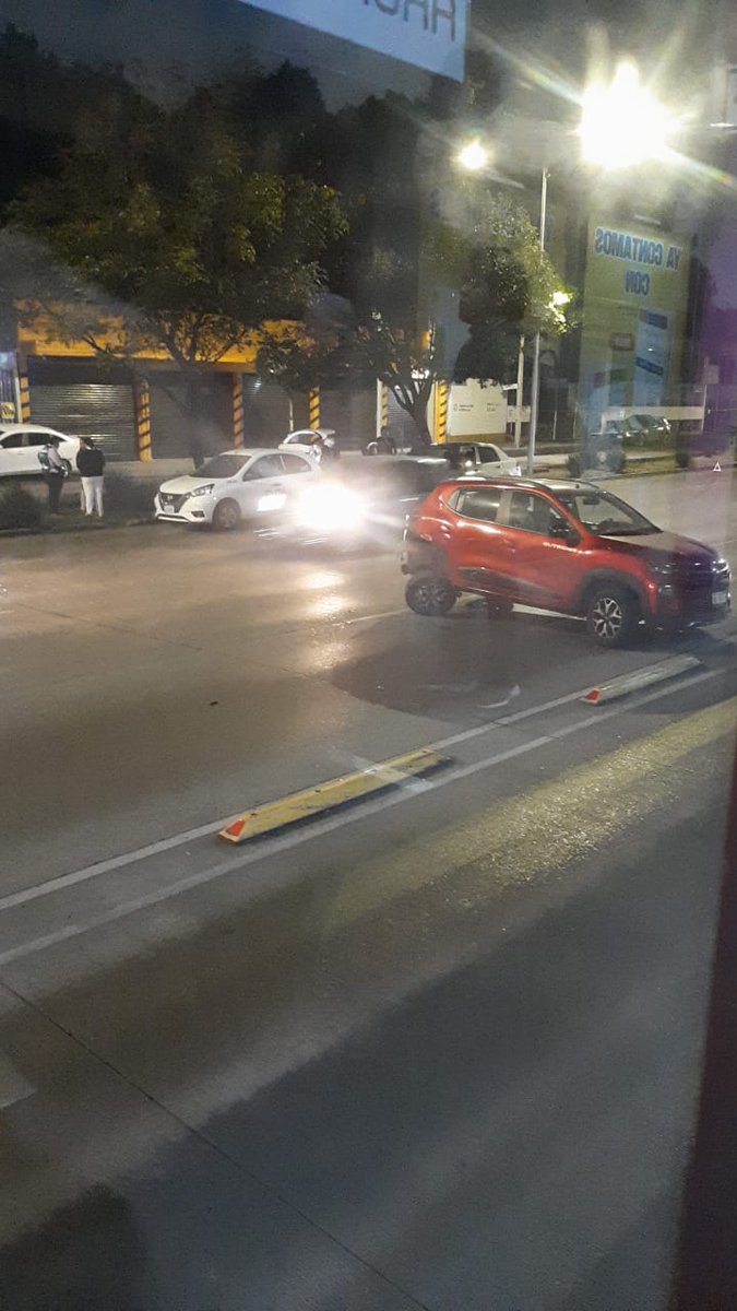 RaulGtzNR's tweet image. Accidente sobre Av. Vallejo, frente al Metrobús Coltongo dirección Pueblo Santa Cruz Atoyac. 🚨 #Accidente #Vallejo #Metrobús