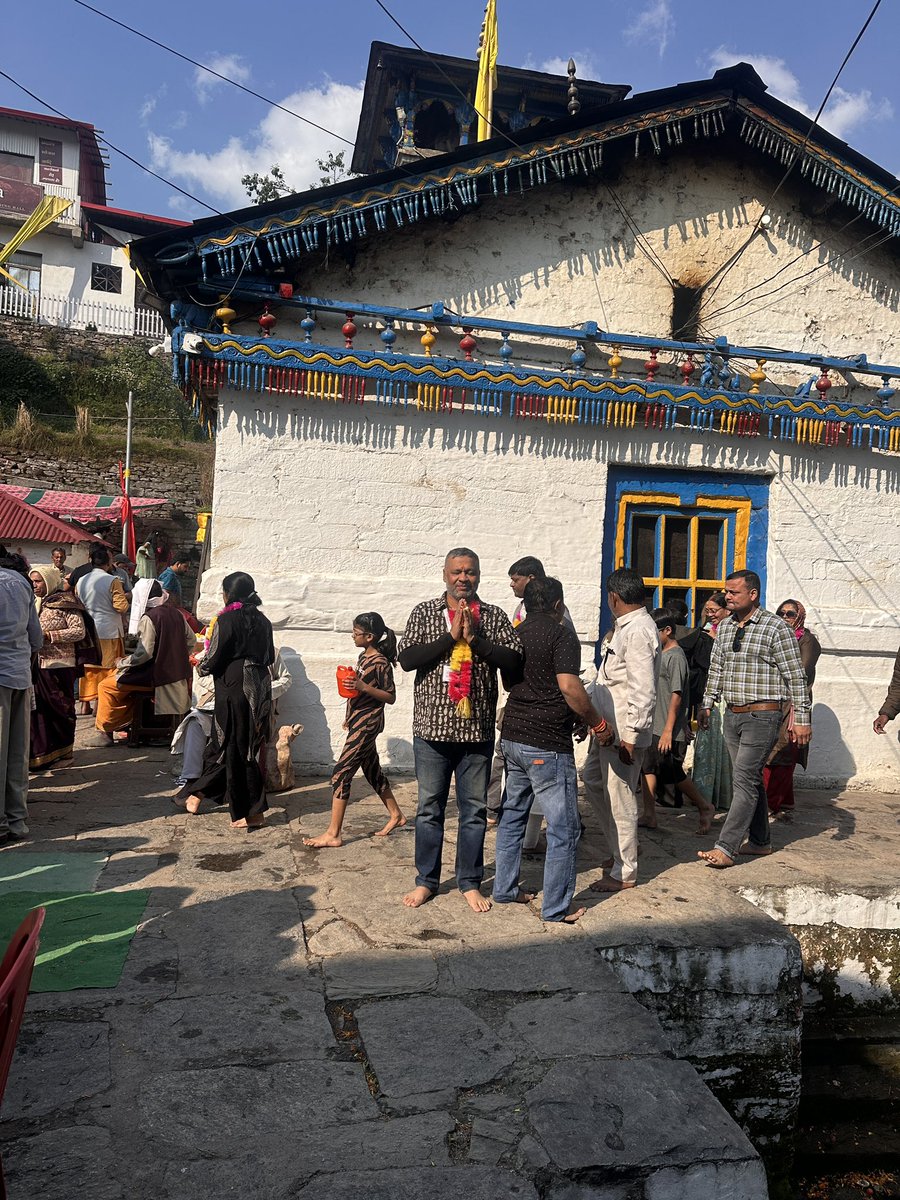 nitinwelde's tweet image. - Blessed to be here.
- Sought blessings at Triyuginarayan Temple.
- This is where lord Shiva and Mata Parvati wedding took  place.
- The eternal flame is on. 
en.wikipedia.org/wiki/Triyugina…
- Now enjoying the view of beautiful Mandakini Valley

Jai Shree Kedar 

#pilotlife #gratitude