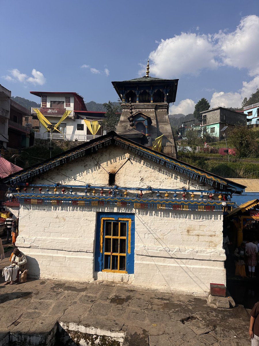 nitinwelde's tweet image. - Blessed to be here.
- Sought blessings at Triyuginarayan Temple.
- This is where lord Shiva and Mata Parvati wedding took  place.
- The eternal flame is on. 
en.wikipedia.org/wiki/Triyugina…
- Now enjoying the view of beautiful Mandakini Valley

Jai Shree Kedar 

#pilotlife #gratitude