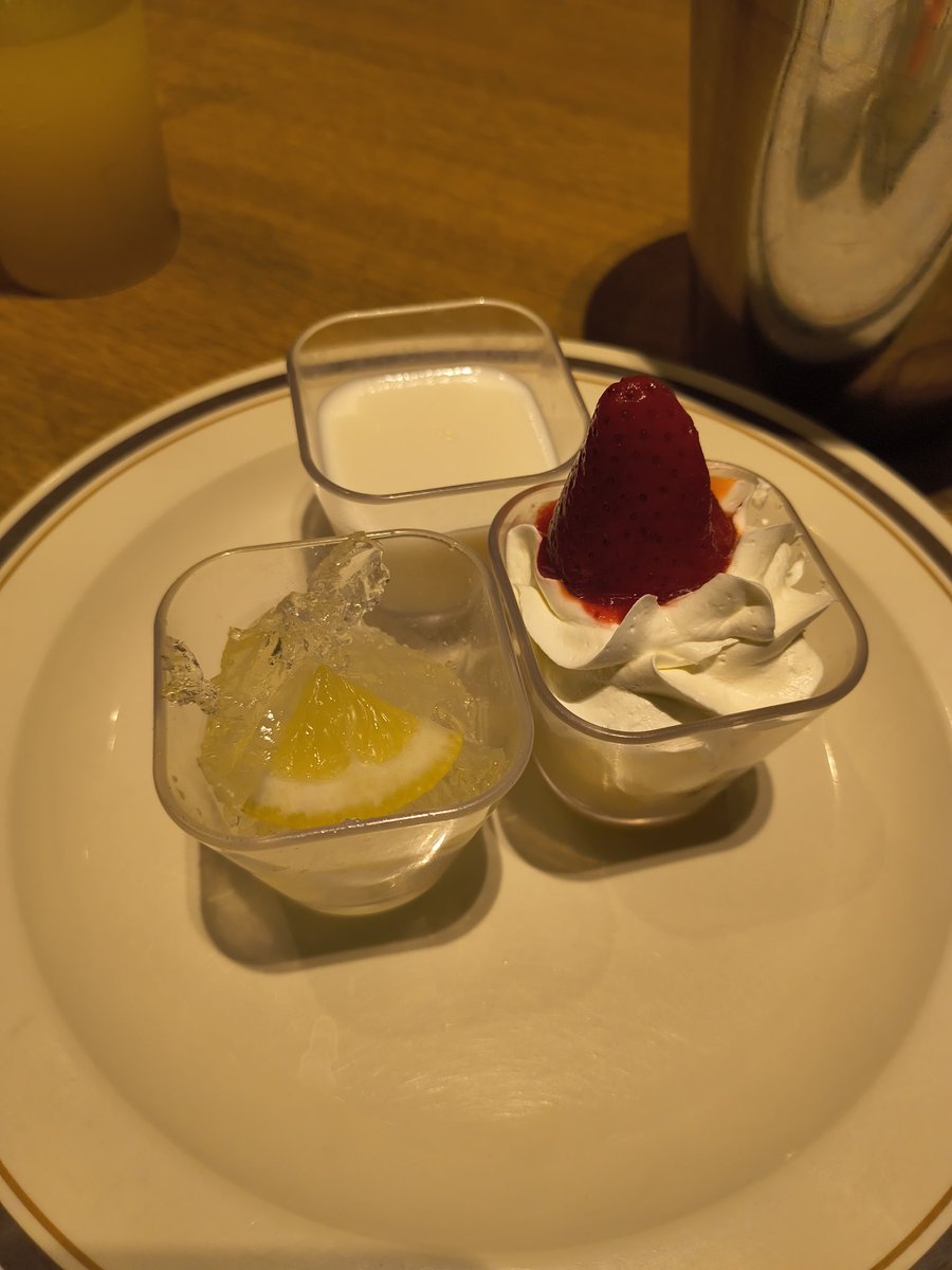 トモ tweet media