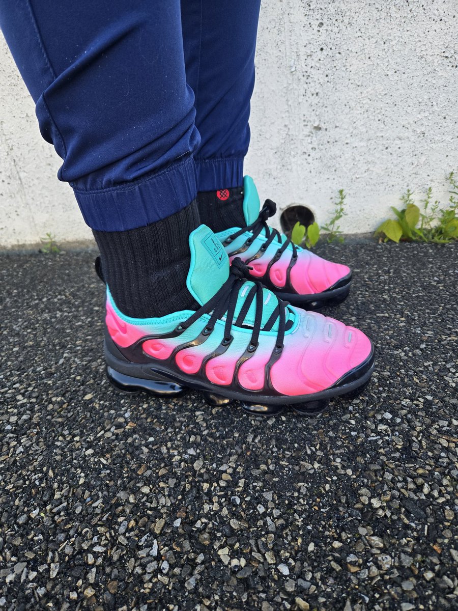 trudyspeaks's tweet image. 👟: Nike Vapormax Plus 'Miami Nights' 
.
#airmax  #vapormaxplus #everythingairmax #airmaxeveryday  #nike #nikerunning #checksoverstripes #SNKRSKICKCHECK #snkrsliveheatingup #kotd