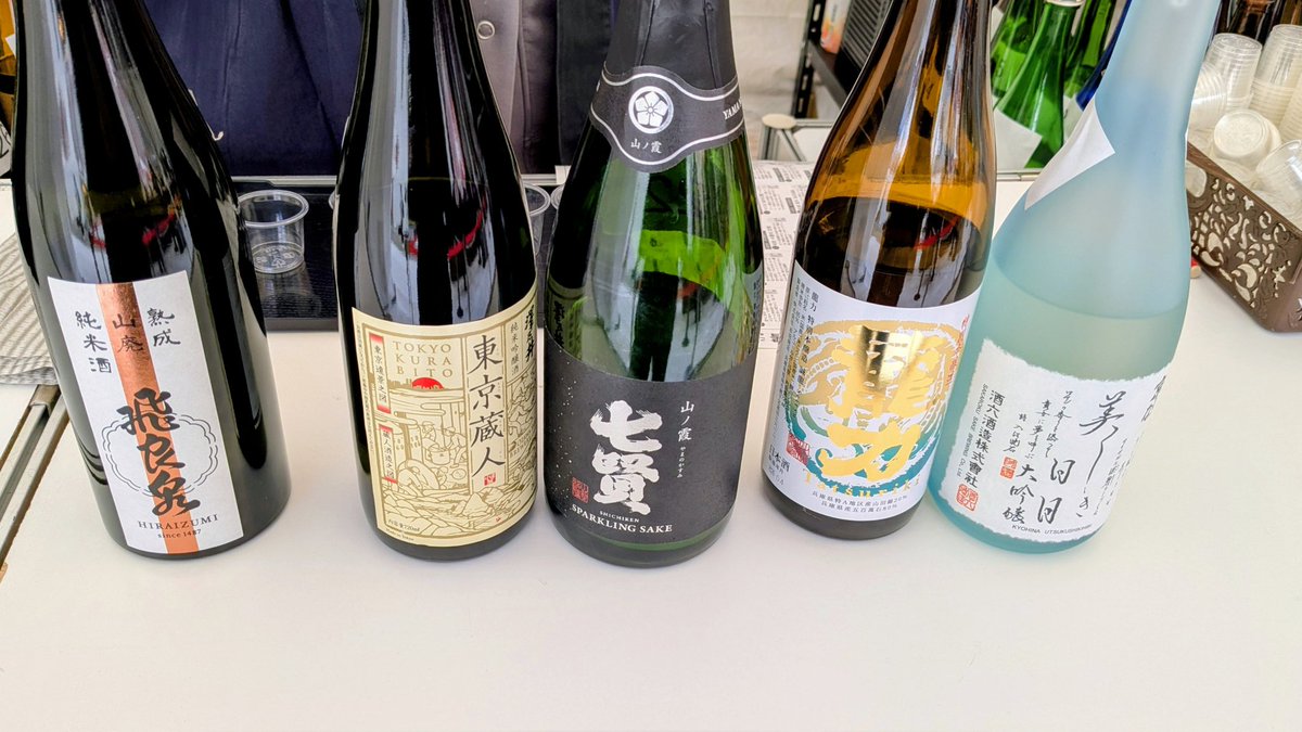 YouKichi5656's tweet photo. 狸ニ条酒まつり
今回は、
・飛良泉　熟成山廃純米酒
・澤乃井　純米酒吟醸　東京蔵人
・七賢　スパークリング山ノ霞
・龍力　特別本醸造　誠龍
・京ひな　大吟醸
・天ぷら盛り合わせ
特に「京ひな」は、ほのかに甘くすっきりとして飲みやすかった。
それにしても寒い… https://t.co/2L26pubu8w