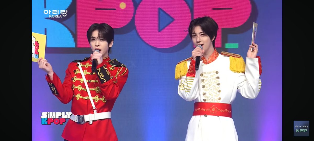 WWEKPOP's tweet image. #SIMPLYKPOP UPDATE: 

MC #ALLEN AND @WONJIN OF @CRAVITYstarship KICKSOFF THE SHOW WITH THEIR PRINCE OUTFITS! 

YOUR MAJESTY 👑 

TUNE IN TO @_Simplykpop RIGHT NOW ON @arirangworld 🚨