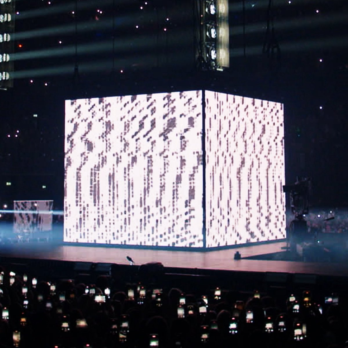 “INTRO (HIT ME HARD AND SOFT TOUR)” out now billieeilish.lnk.to/intro