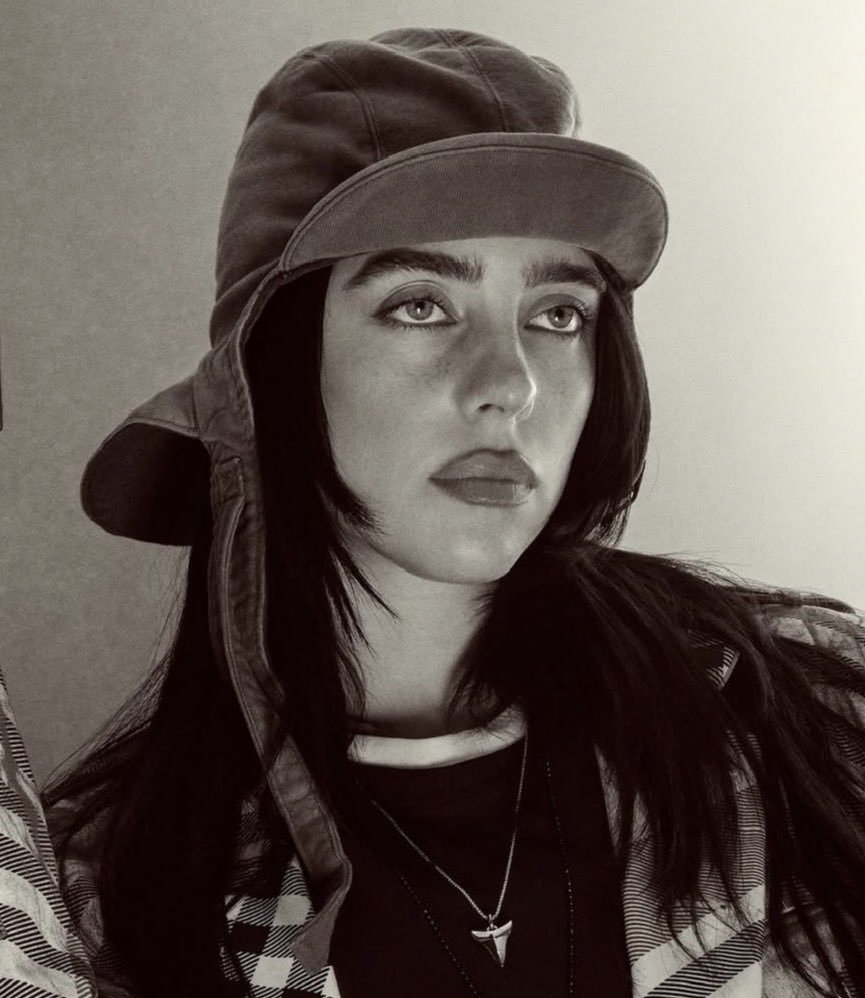 Spotify_daily_d's tweet photo. THE 15 MOST STREAMED FEMALE ARTISTS ON SPOTIFY (Lead Streams):

#1 Taylor Swift — 122.7B
#2 Ariana Grande — 62.9B
#3 Billie Eilish — 56.4B
#4 Rihanna — 45.7B
#5 Dua Lipa — 40.3B
#6 Lana Del Rey — 37.5B
#7 Lady Gaga — 35.9B
#8 Beyoncé — 30.8B
#9 KAROL G — 29.1B
#10 Shakira — 28.4B
#11 SZA — 28.2B
#12 Adele — 27.9B
#13 Olivia Rodrigo — 26.2B
#14 Doja Cat — 25.8B
#15 Katy Perry — 24.8B

Via: ChartMasters