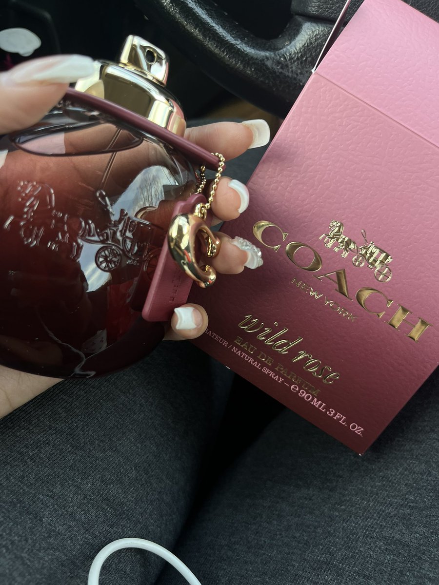 Prettyluxeee_'s tweet photo. Mmmm this perfume is actually so good! I need moreee asapppp😩😩😩

#coach #buyforme https://t.co/UfGdGKdVfS