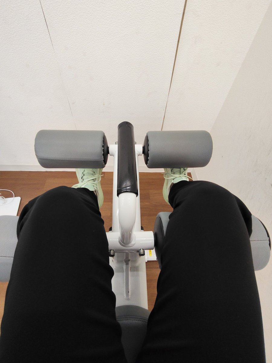 youxiang_c's tweet photo. いつもランニング後にアブベンチで腹筋トレーニングやったら70-80回しかできなかったけど、今日はランニング前にやったら100回できました💪🏋🏻‍♀️ https://t.co/1d2Ij1DHFx
