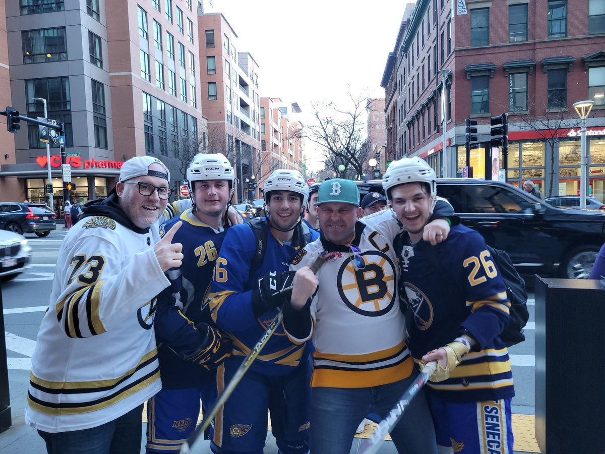 JasonPugliese's tweet photo. @CHurls13 @chellegz Assaulted or having fun? Didn’t realize Buffalo was so soft! https://t.co/DSiG4zdCwV