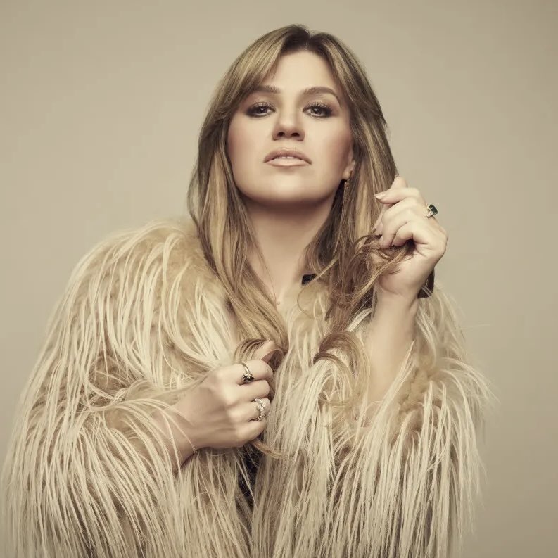 Happy 44th birthday to the talented Kelly Clarkson.