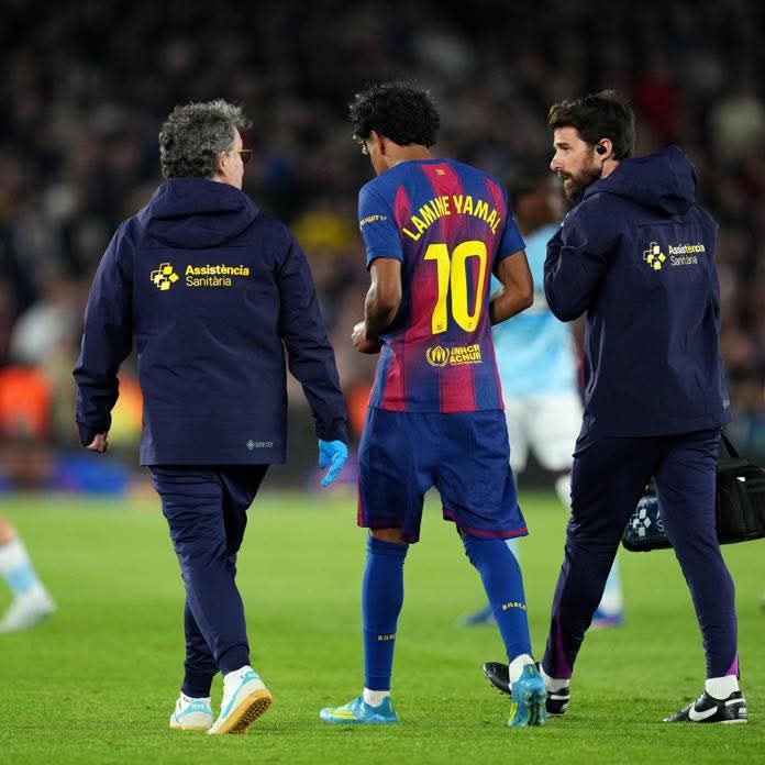 fanticsports1's tweet image. 🚨 𝐁𝐑𝐄𝐀𝐊𝐈𝐍𝐆: Lamine Yamal will almost certainly miss El Clasico on May 10, reports Marca. 🤕🚫

#LamineYamal | #FCBarcelona | #FanticSports