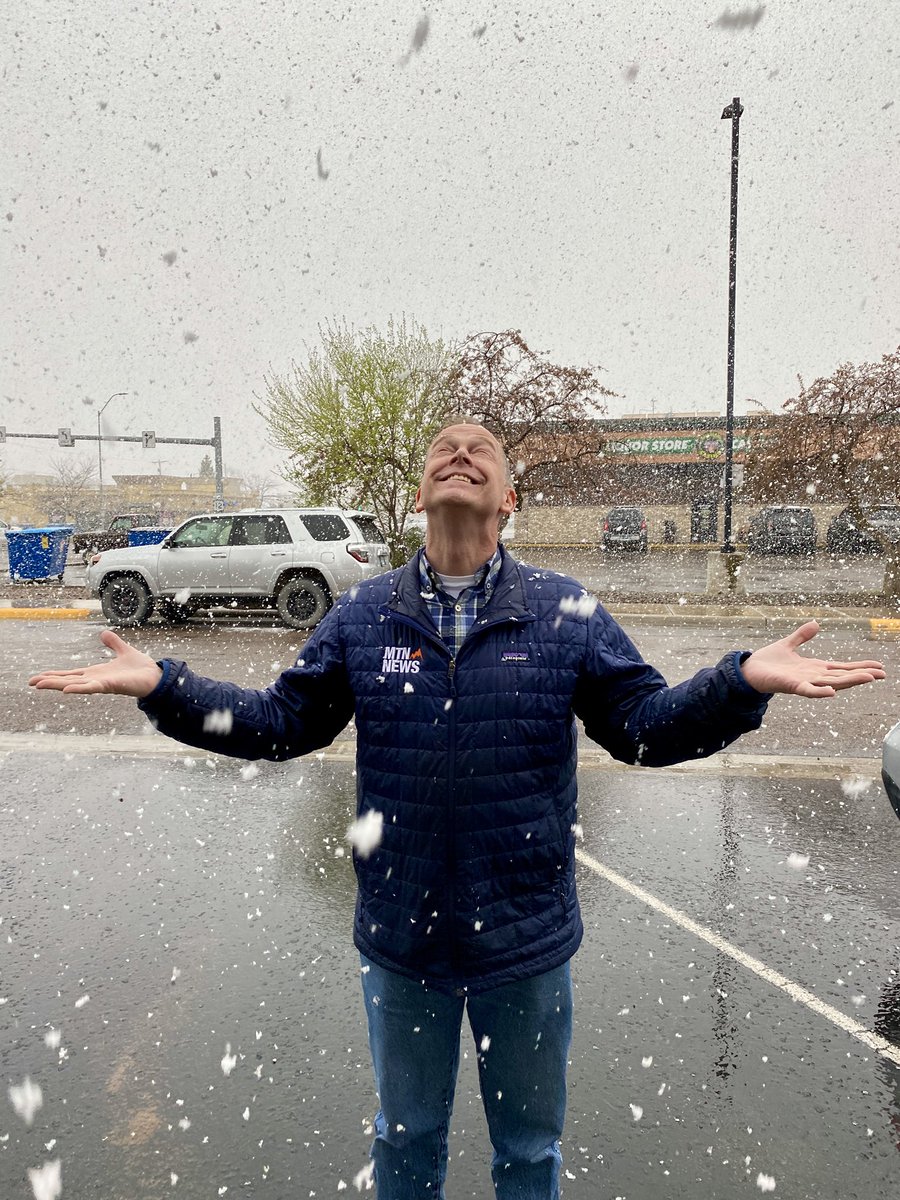 MarkMartinMM's tweet photo. It’s late April, but winter is holding on in #Montana! Beautiful, huge flakes falling today outside @kpaxnews! https://t.co/9d4aMprKBm
