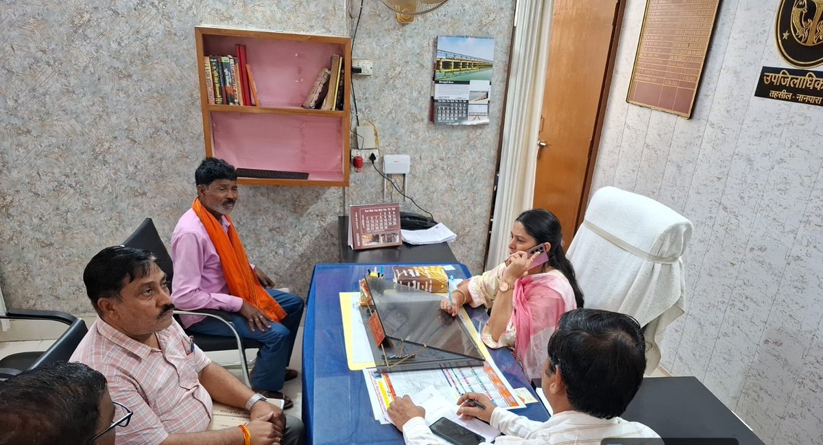 PCSMonalisa's tweet photo. दिनांक 23.04.2026 को तहसील नानपारा में आये आमजनमानस की स��स्याओं को सुना गया एवं सम्बन्धित अधिकारियों/कर्मचारियों को तत्काल नियमानुसार कार्यवाही हेतु निर्देशित किया गया।
@Akshay1_ias @DMBahraich @bahraichpolice @InfoDeptUP @UPGovt @CMOfficeUP @myogiadityanath @dio_5402 https://t.co/ihLziWKJw1