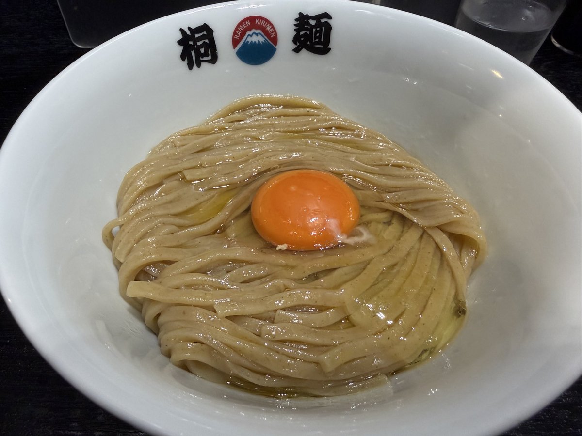 osushigame's tweet photo. 桐麺さんの桐玉食べたー！
都内で食べられる幸せ！！
しかもビスブラ原田さんに会えた！
良き日だー https://t.co/IYQ3h39Tus
