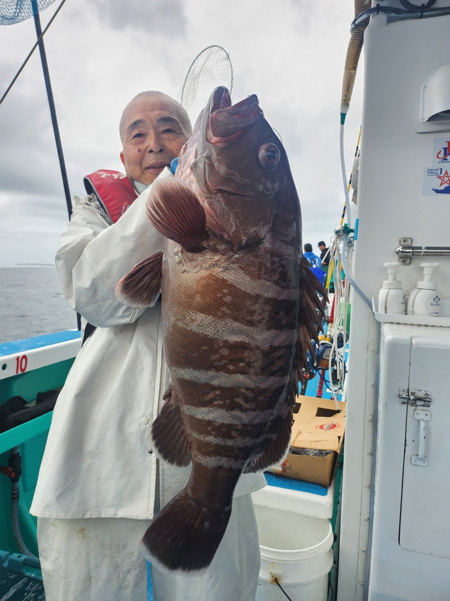 神津島 第三十八重郎平丸 tweet media