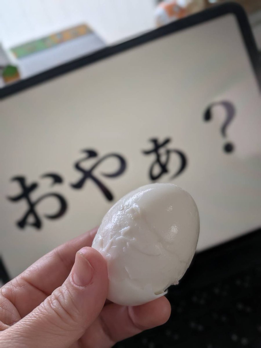 COCKTAILJOSHI's tweet photo. 「この位置」
（ヒビを入れる）
「頃合い」
（茹で具合）
「この角度」
（即冷水責め）

「どん　ぴしゃり」

で作ったはずのゆで卵…

…おやぁ？

#ゆで卵
#ハイキュー
#宮兄弟
#ゆで卵作り修行中 https://t.co/ZK64Df17OH