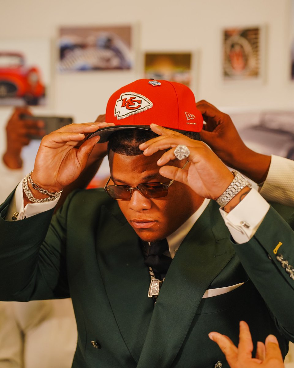 ClemsonFB's tweet image. It looks good on you, @35Pwoo! 

#ALLIN | #NFLDraft