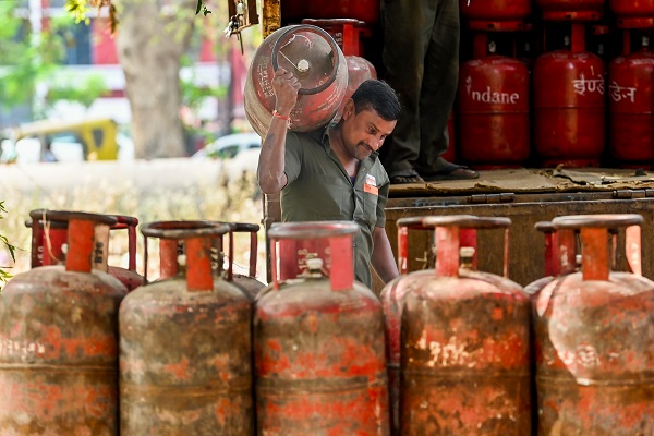 InvGurInd's tweet image. Over 52 lakh domestic LPG cylinders delivered in a day

investmentguruindia.com/newsdetail/ove…

#OilandGasSector #Industry #LPG @PetroleumMin  #MYPNGD #PNG #Investmentguruindia